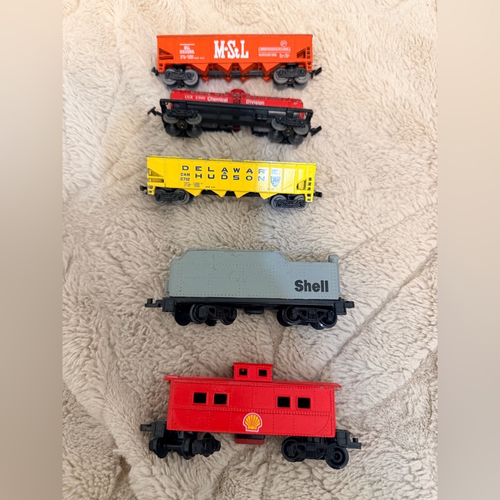 Lot of 5 vintage 95' Fletcher-Barnhardt & White HO scale Shell Gas Lion oil Mstl